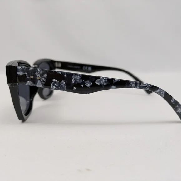 Vince Camuto Black Sunglasses - Picture 3 of 7